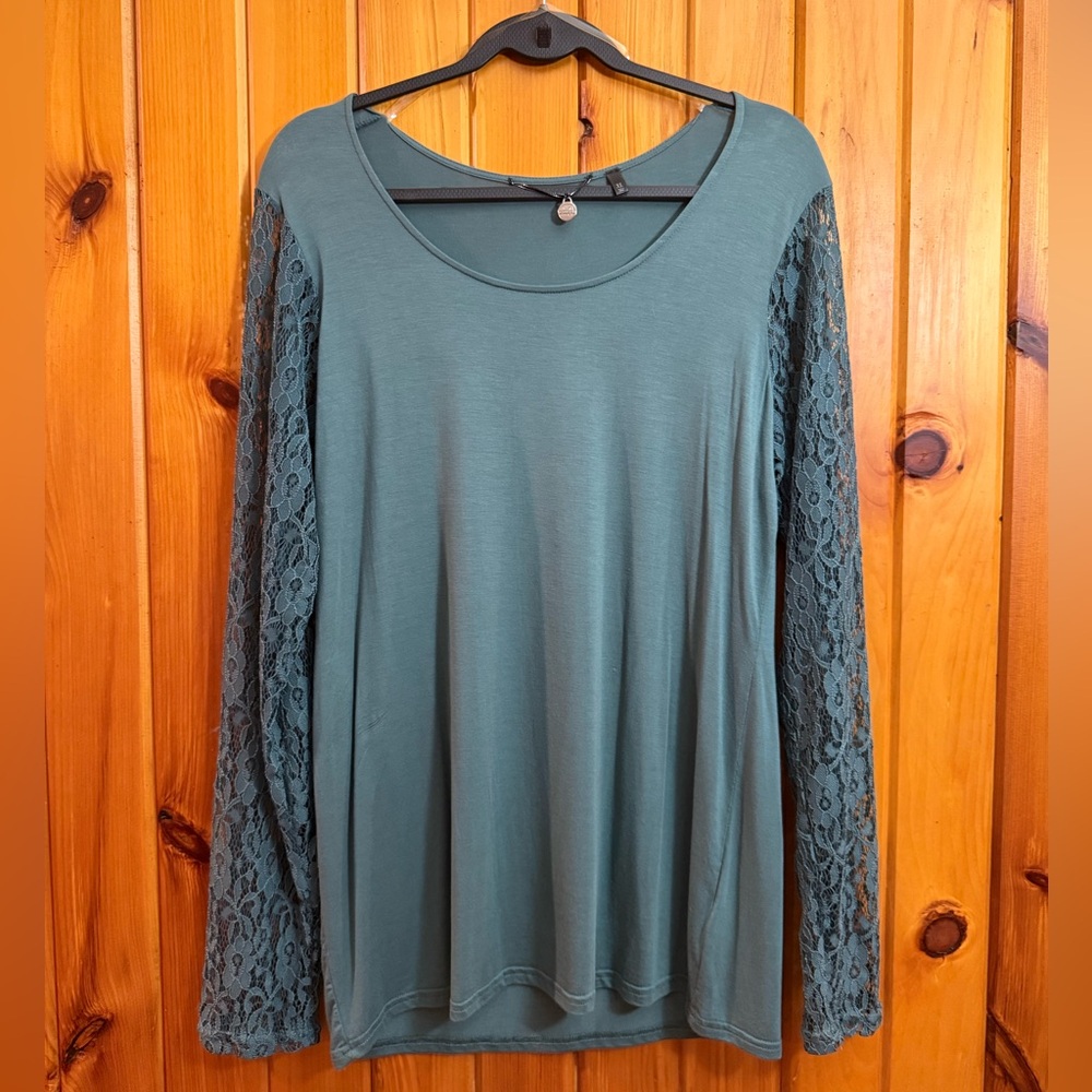 Buckle BKE Boutique Blouse Size: XL